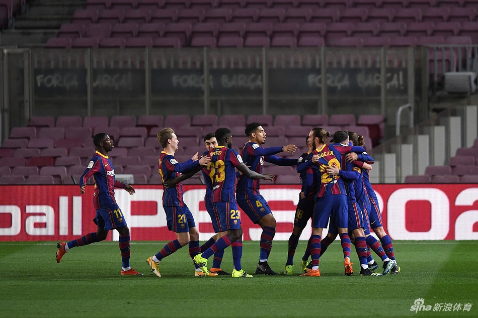جوزيه مورينيو يتعرض لعقوبة قاسية من الاتحاد التركي بعد انتقاداته اللاذعة للحكام