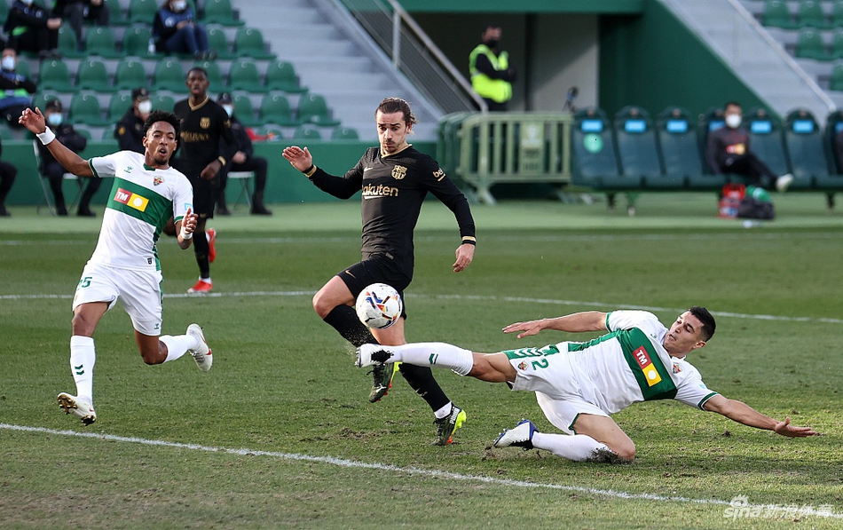 ساديو ماني يتفوق على صلاح ومحرز في سباق الأفضل أفريقياً تفاصيل الحفل والجدل  